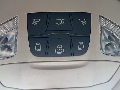 Used 2022 Chrysler Voyager LX FWD image 37