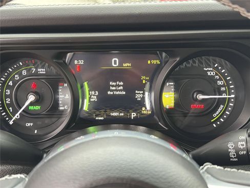 Used 2025 Jeep Wrangler Sahara image 27