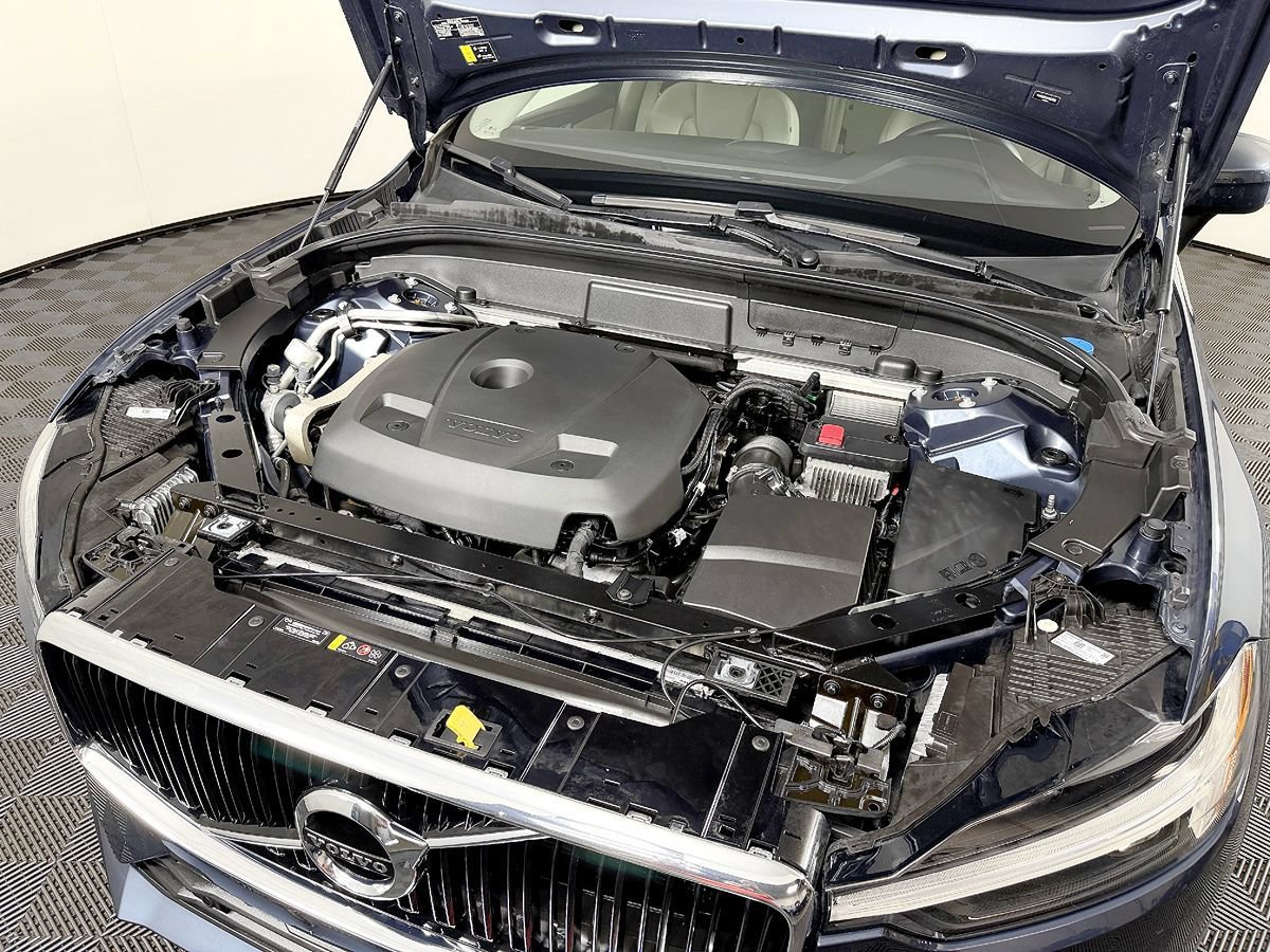Used 2021 Volvo XC60 T5 Momentum w/ Premium Package AWD/4WD image 20