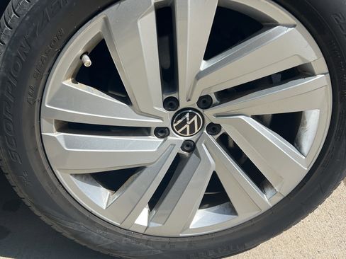 Used 2022 Volkswagen Atlas Cross Sport SE w/ Panoramic Sunroof Package image 12