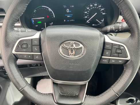 Certified 2023 Toyota Sienna XLE w/ XLE Plus Package image 4