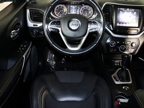 Used 2018 Jeep Cherokee Latitude Plus w/ Cold Weather Group image 3