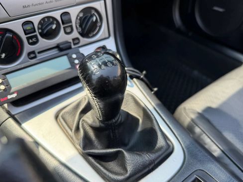 Used 2005 MAZDA MX-5 Miata LS RWD image 19