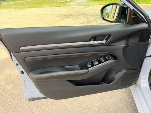 Used 2023 Nissan Altima 2.5 SR FWD image 24