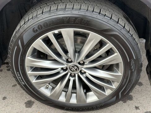 Used 2022 Toyota Highlander Platinum image 13