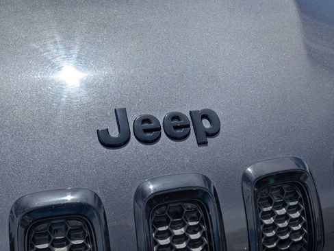 Used 2016 Jeep Cherokee Sport w/ Cold Weather Group AWD/4WD image 11
