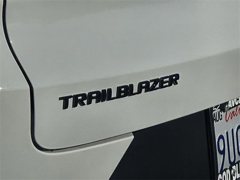 Certified 2025 Chevrolet TrailBlazer LT w/ Convenience Package image 9