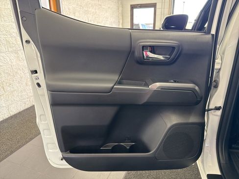 Used 2019 Toyota Tacoma TRD Off-Road image 43