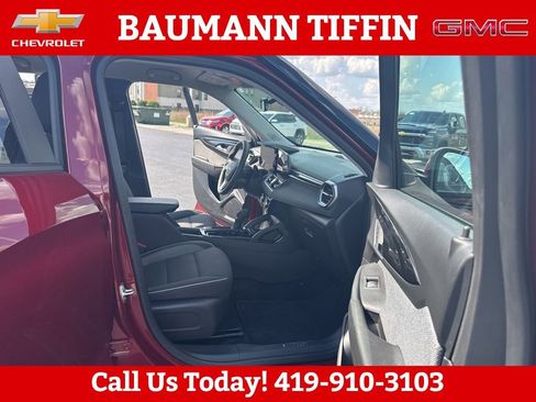 Used 2025 Chevrolet TrailBlazer LT FWD image 9