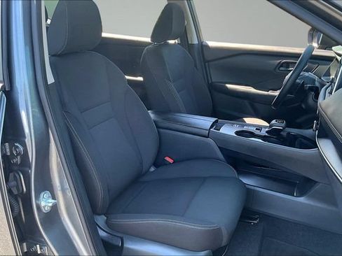 Used 2025 Nissan Rogue S FWD image 27