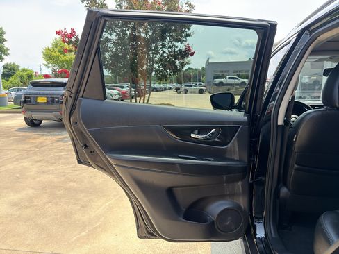 Used 2020 Nissan Rogue SL w/ Premium Package FWD image 12