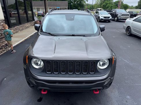 Used 2016 Jeep Renegade Trailhawk w/ Popular Equipment Group AWD/4WD image 10