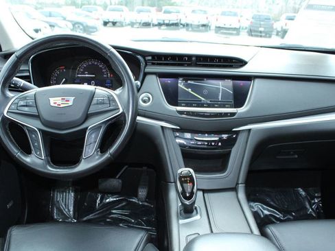 Used 2018 Cadillac XT5 Luxury w/ Driver Awareness Package image 15