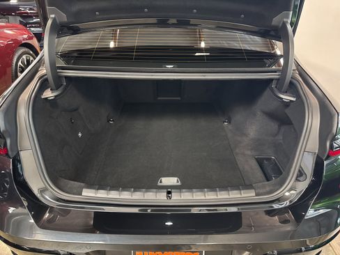 Used 2025 BMW i7 xDrive60 w/ Executive Package image 24