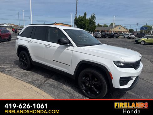 Used 2023 Jeep Grand Cherokee Altitude AWD/4WD image 7