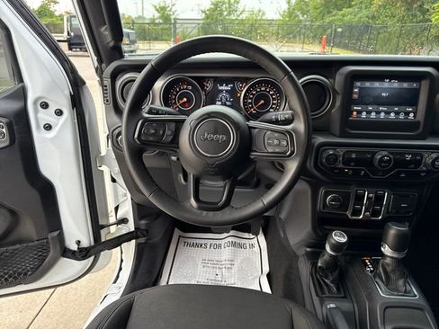 Used 2023 Jeep Gladiator Sport image 13