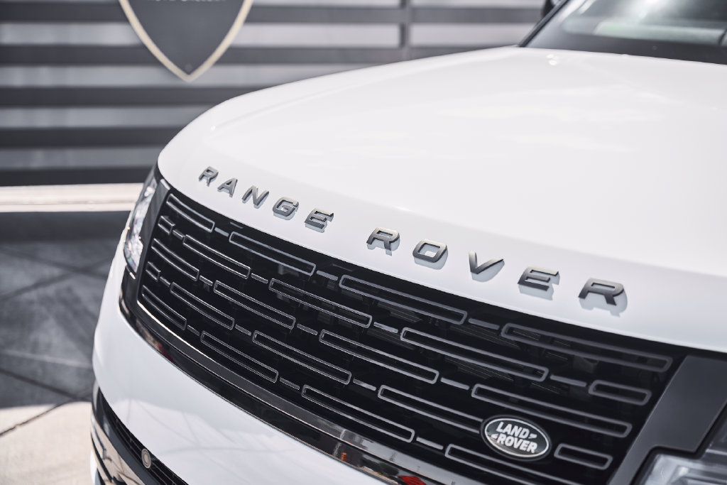 Used 2025 Land Rover Range Rover SE AWD/4WD image 7