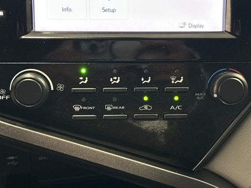 Used 2019 Toyota Camry LE image 20