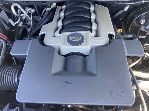 Certified 2020 Cadillac Escalade Premium Luxury AWD/4WD image 39