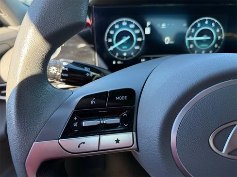 Used 2024 Hyundai Elantra SEL image 18