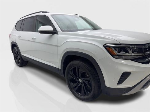 Used 2023 Volkswagen Atlas SE w/ Panoramic Sunroof Package image 12