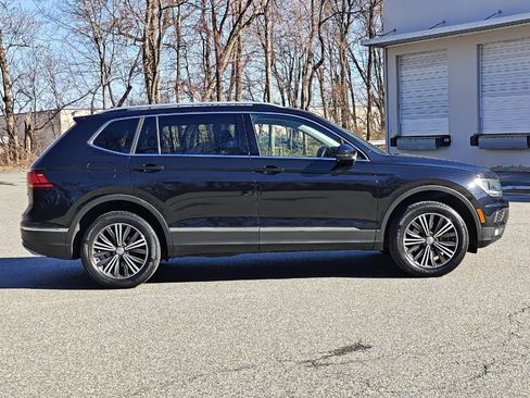 Used 2018 Volkswagen Tiguan SEL image 2