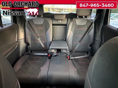 Used 2025 Mercedes-Benz GLB 250 4MATIC image 14