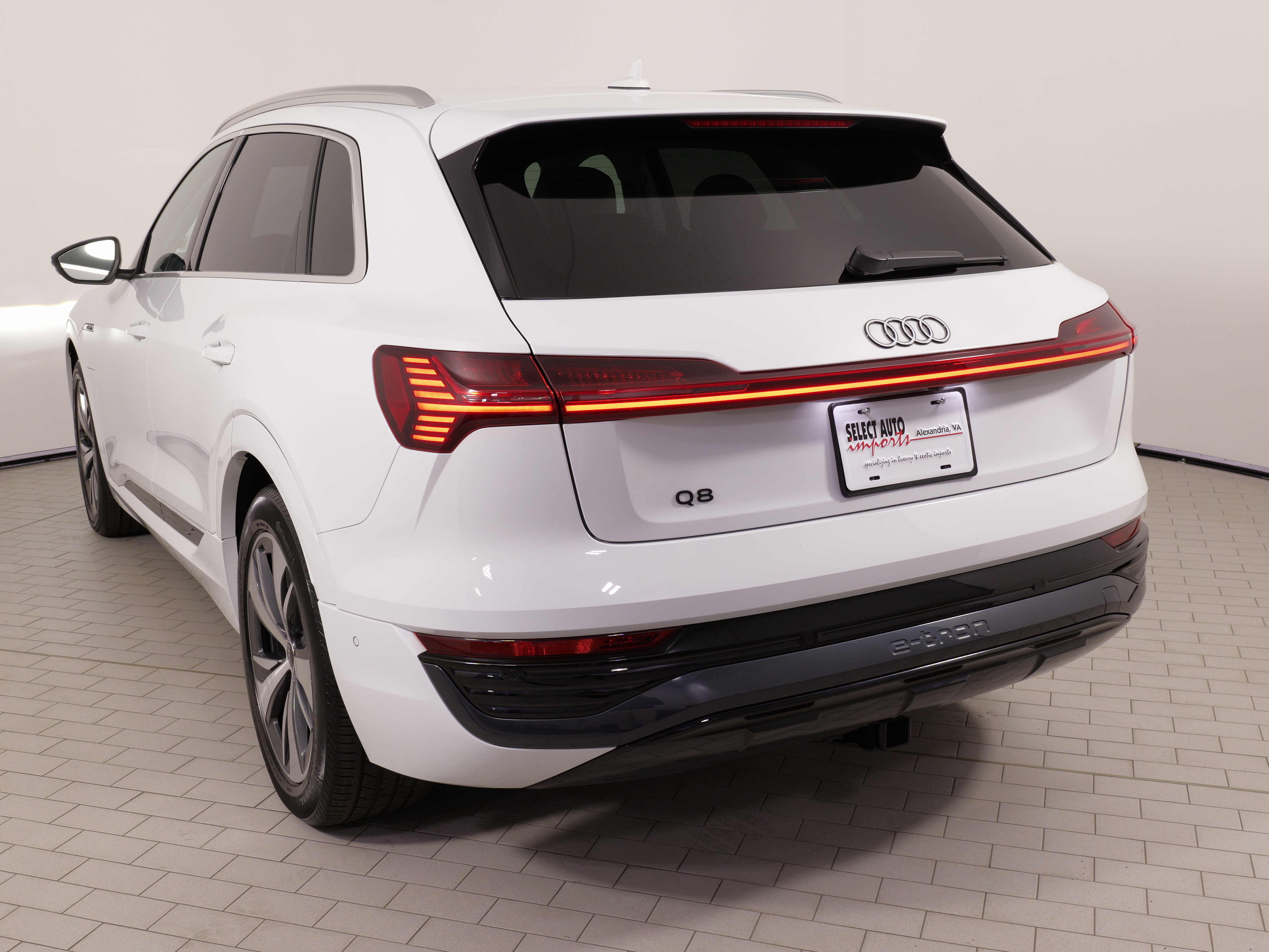 Used 2024 Audi Q8 e-tron Premium Plus w/ Premium Plus Package AWD/4WD image 14