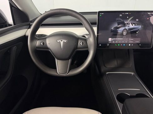 Used 2024 Tesla Model Y 2WD image 13