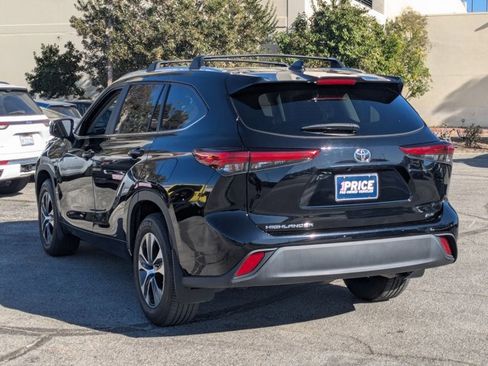 Used 2023 Toyota Highlander XLE image 7