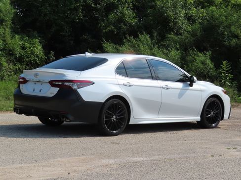 Used 2021 Toyota Camry XSE FWD image 3