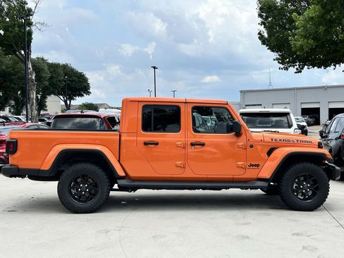 Used 2025 Jeep Gladiator Sport AWD/4WD image 3