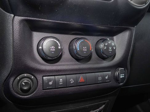 Used 2018 Jeep Wrangler Unlimited Rubicon w/ Cold Weather Group image 18