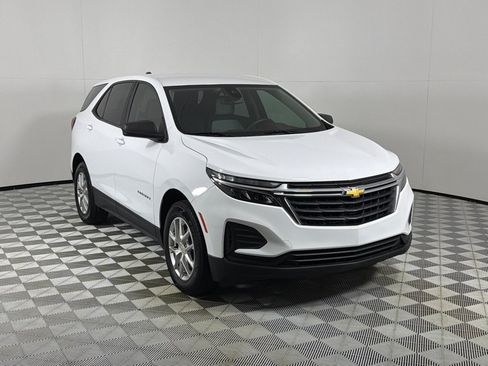 Used 2022 Chevrolet Equinox LS w/ LPO, Floor Liner Package AWD/4WD image 3