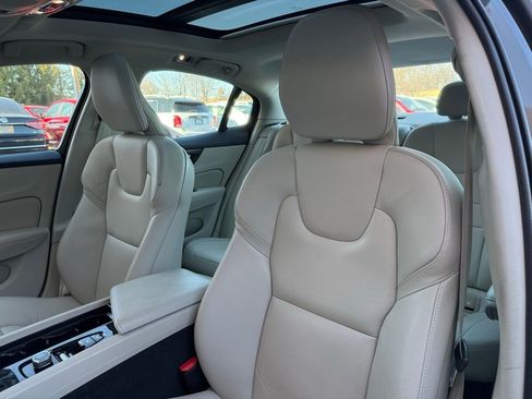 Used 2019 Volvo S60 T5 Momentum w/ Premium Package image 10