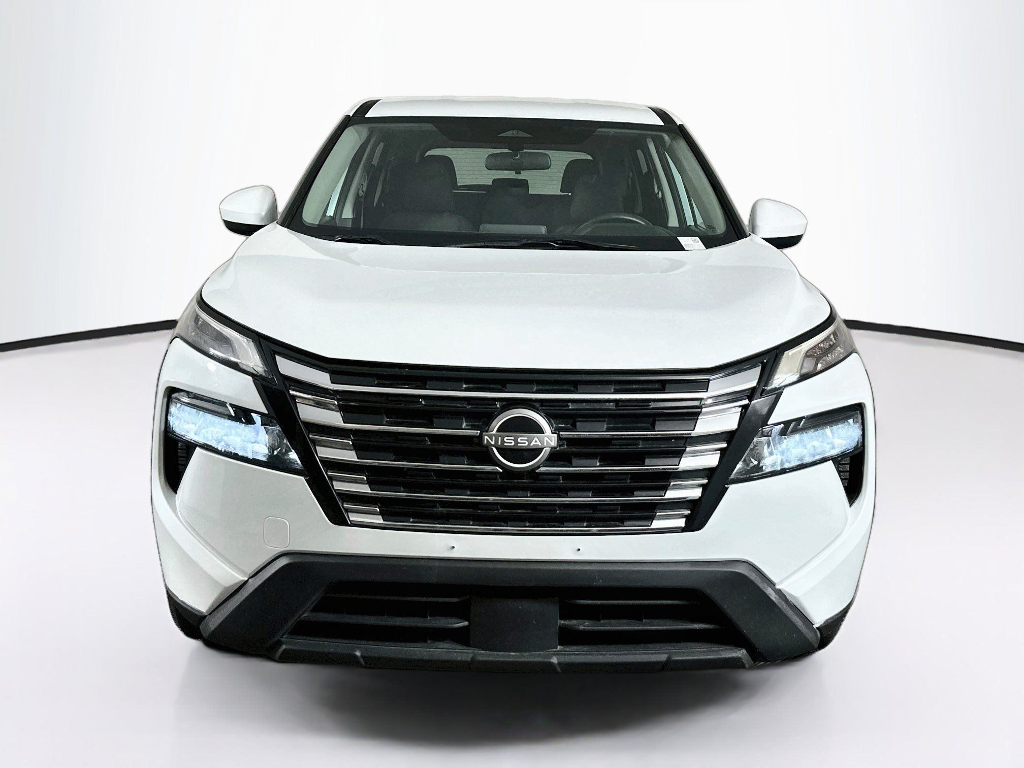 Used 2024 Nissan Rogue SV FWD image 2