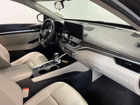 Used 2023 Nissan Altima 2.5 SL FWD image 11