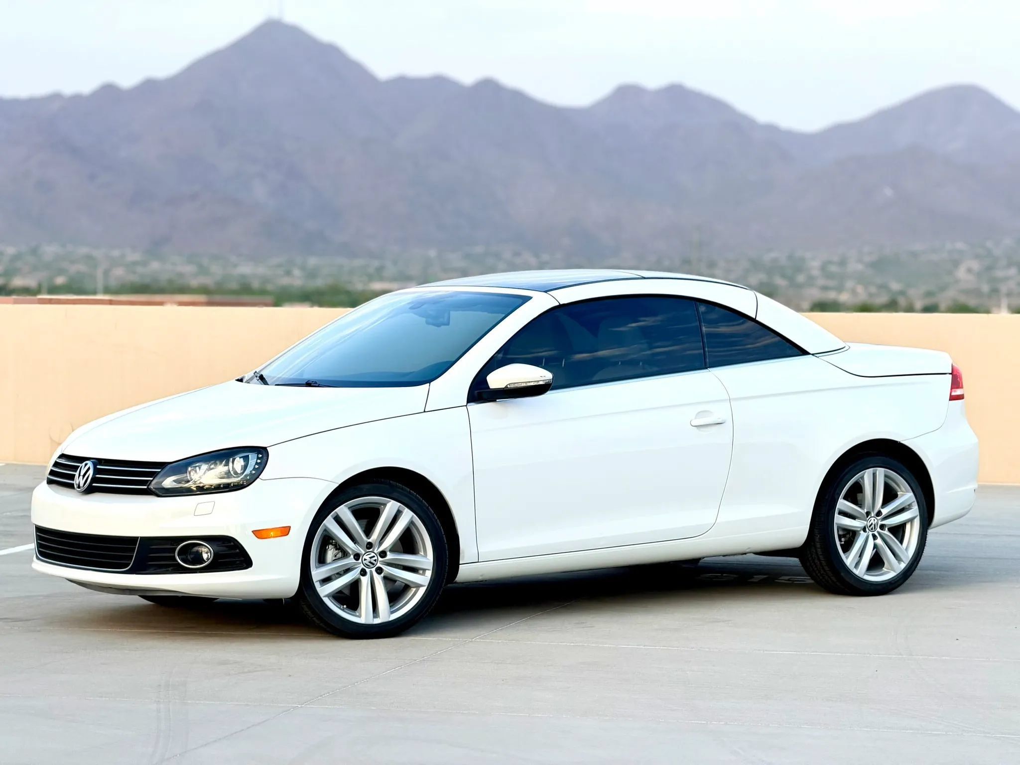 Used 2014 Volkswagen Eos Executive FWD image 3