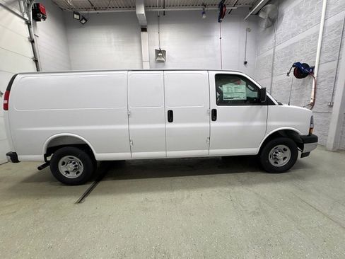 New 2026 Chevrolet Express 3500 Extended w/ Chrome Appearance Package RWD image 4