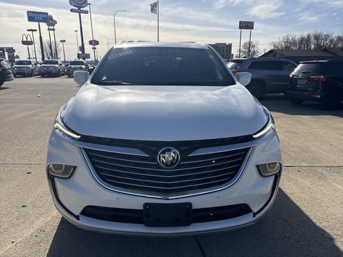 Used 2024 Buick Enclave Premium image 2