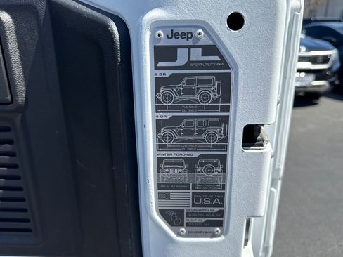 Used 2019 Jeep Wrangler Unlimited Sahara image 10