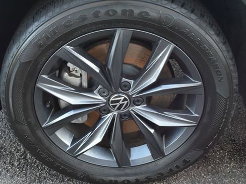 Used 2023 Volkswagen Tiguan SE image 49