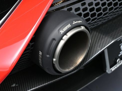 Used 2024 Lamborghini Huracan STO RWD image 17