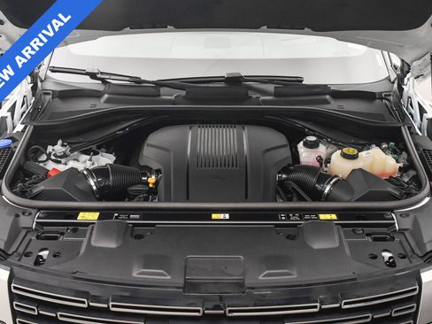 Used 2025 Land Rover Range Rover SE image 31