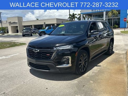 Used 2023 Chevrolet Traverse RS FWD image 2