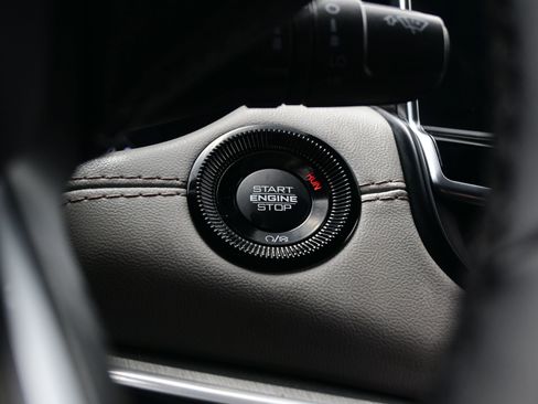 Used 2024 Jeep Compass Limited image 23