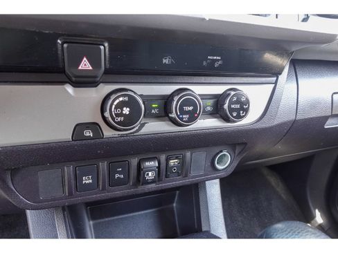 Used 2018 Toyota Tacoma SR5 RWD image 19