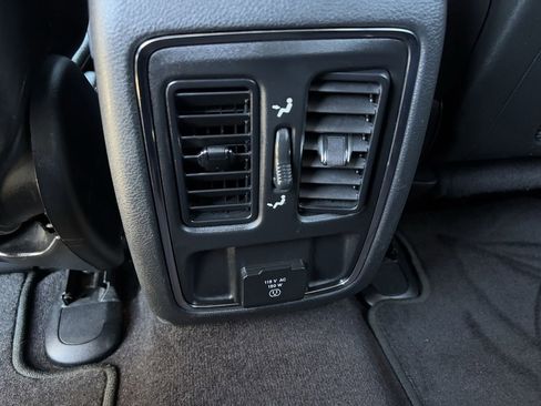 Used 2019 Jeep Grand Cherokee Altitude image 22