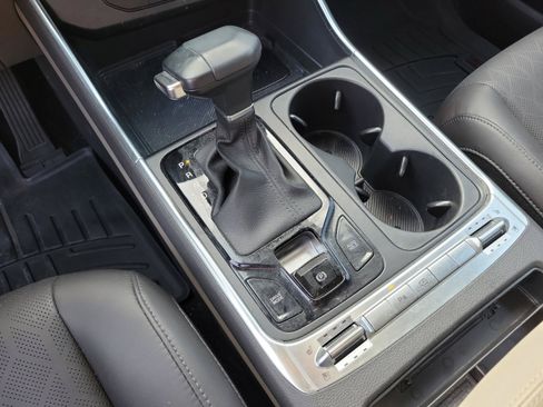 Used 2025 Kia Carnival SX FWD image 22