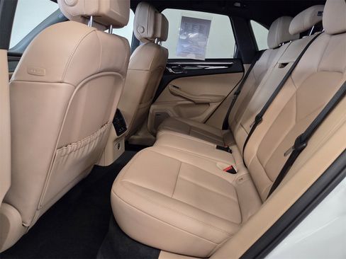 Used 2026 Porsche Macan image 11